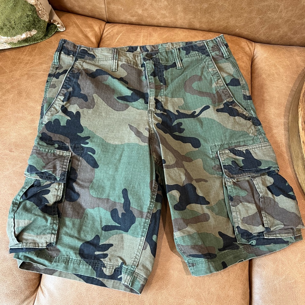 Women’s Camouflage Cargo Shorts - 31